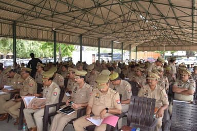 अपर पुलिस अधीक्षक अमरोहा द्वारा पुलिस लाइन में होमगार्ड भर्ती परीक्षा 2026 ड्यूटी में लगे समस्त अधिकारी/कर्मचारिगण को वि...