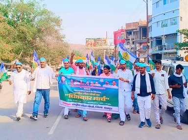 शेखपुरा में राष्ट्रीय लोक मोर्चा पार्टी का धिक्कार मार्च।
शेखपुरा में राष्ट्रीय लोक मोर्चा पार्टी के द्वारा परिसीमन सुध...