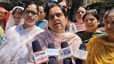 मातृशक्ति के सम्मान पर समझौता नहीं: चंबा में “जन आक्रोश महिला पदयात्रा” से गूंजा शहर। #highlight #BreakingNews #chamba #...