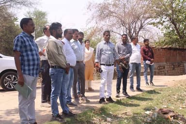 कलेक्टर डॉ. संजय कन्नौजे ने निरीक्षण के दौरान सारंगढ़ नगर पालिका के वार्ड क्रमांक 15, पैलपारा स्थित तिवारी तालाब में गंद...