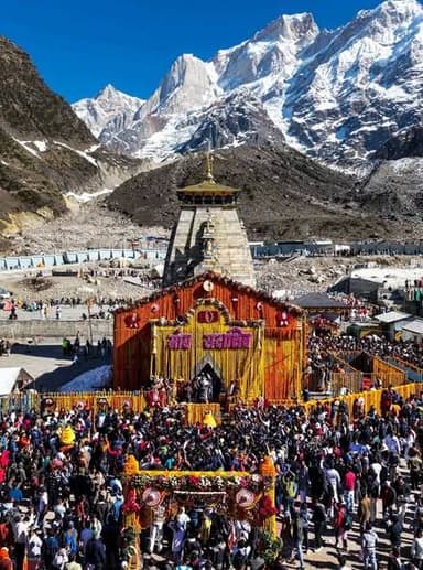 केदरानाथ धाम के कपाट आज से श्रद्धालुओं के लिए खुल गए हैं.
22 अप्रैल को शुभ मुहूर्त में केदारनाथ धाम के कपाट खोले गए. इस...