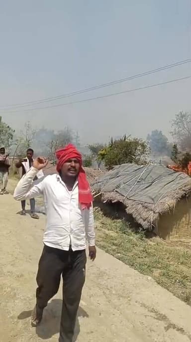 पूरन बिगहा गांव में भीषण आग, दर्जनों घर जलकर राख,मची अफरा-तफरी, लाखों की नुकसान
मदनपुर प्रखंड के सलैया थाना क्षेत्र अं...