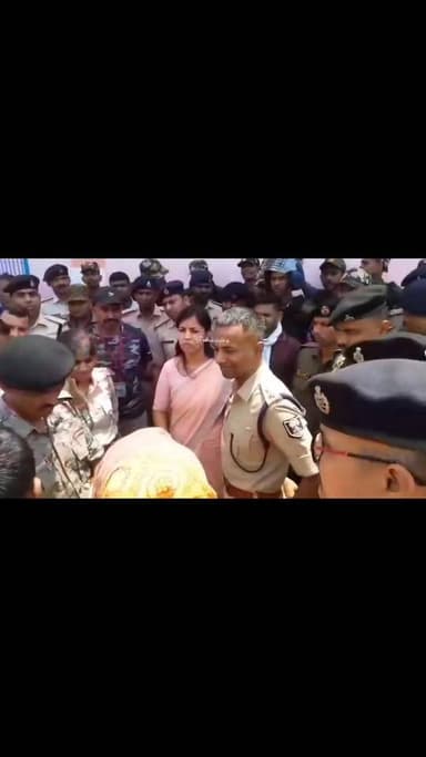 स्कूल में आपत्तिजनक मांस मिलने से हड़कंप, 5 शिक्षक निलंबित
बिक्रमगंज (रोहतास): अनुमंडल क्षेत्र के राजपुर प्रखंड स्थित उ...