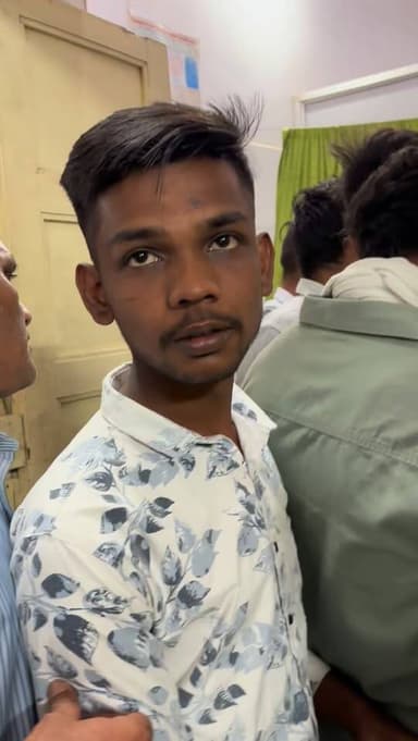 सतना शहर में पागल कुत्ते का आतंक . 20 लोगों को काटा, जिला अस्पताल में इंजेक्शन लगवाने वाले मरीजों की लगी लाइन।