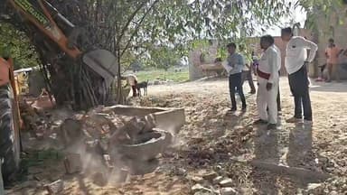 #कौशाम्बी : सौरई बुजुर्ग गांव में एसडीएम ने लगाई चौपाल, बंजर भूमि से हटवाया गया अवैध कब्जा...