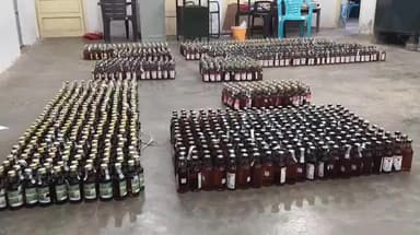 மானாமதுரை: தேர்தல் காலத்தில் தீவிர சோதனை: சிவகங்கையில் 4,146 மதுபாட்டில்கள் பறிமுதல் – 4 பேர் கைது