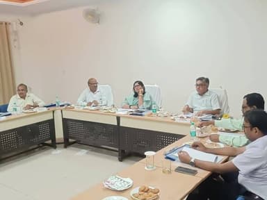 डॉ. भीमराव अंबेडकर पॉलीटेक्निक कॉलेज में बनेगा 100 बिस्तर का छात्रावास
कॉलेज के संचालक मंडल की बैठक सम्पन्न
डॉ. भीमर...