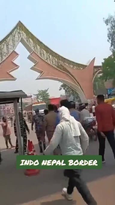 🚨 BREAKING | सोनौली बॉर्डर पर हंगामा!
नेपाल पुलिस ने आरोपी को सीमा के अंदर से पकड़कर घसीटते हुए ले गई!
वीडियो सोशल मीडिय...