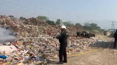 दिनांक 21 अप्रैल 2026 को फायर स्टेशन को सूचना प्राप्त हुई कि शारदा बैराज रोड, टनकपुर स्थित डंपिंग जोन में कूड़े के ढेर म...