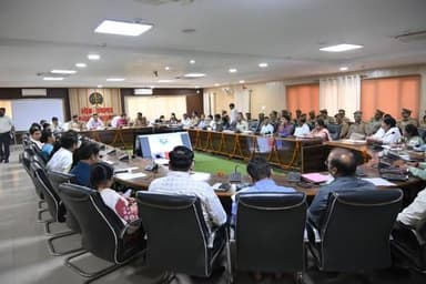 *डीएम-एसपी ने होमगार्ड परीक्षा-2025 को लेकर समीक्षा बैठक की*
डीएम ईशान प्रताप सिंह व एसपी अर्पित विजयवर्गीय ने मंगलवार ...