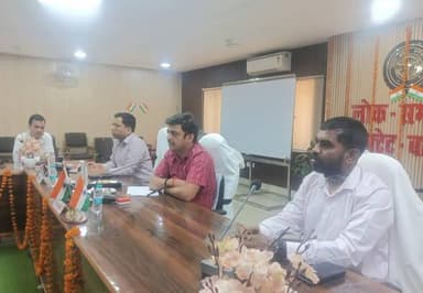 *डीएम ईशान प्रताप सिंह ने पत्रकारों से संवाद किया, जनसमस्याओं के त्वरित निस्तारण पर जोर*
नवागत डीएम ने बुधवार को पत्रका...