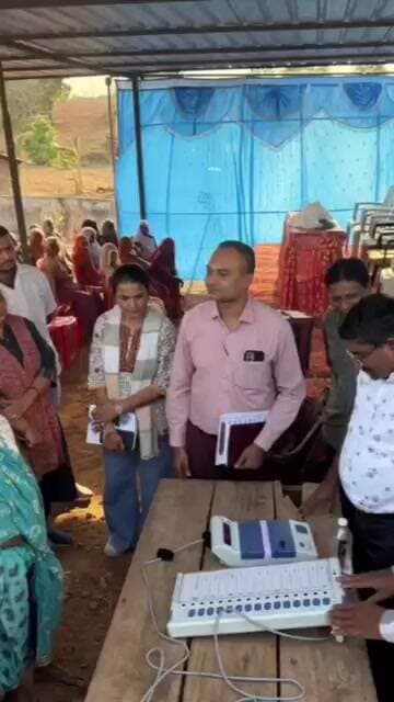 દાહોદ કલેકટરના અધ્યક્ષસ્થાને ગોવિંદ ગુરૂ લીમડી તાલુકાના કચલધરા ગામે મતદાર જાગૃતિ કાર્યક્રમ યોજાયો