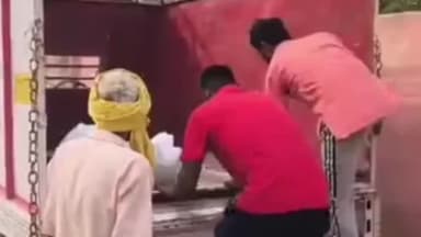 कुंडा: हथिगवां के बरना गांव में वृद्धा की हत्या के मामले में पुलिस की चार टीमें परिजनों और संदिग्धों से कर रही पूछताछ