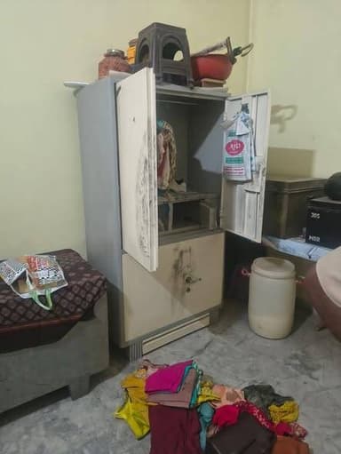 घर से लाखों की चोरी, सोते रहे परिवार वाले
चरखी दादरी!झोझू कलां !
गांव मंदोला में बीती रात अज्ञात चोरों ने एक घर को निश...