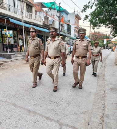 #JhansiPolice #SSPJhansi @bbgtsmurthyips के निर्देशन में जनपद में कानून-व्यवस्था सुदृढ़ रखने एवं आमजन में सुरक्षा की भाव...