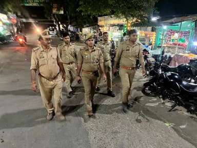🚔 सुरक्षा का भरोसा, पुलिस का पहरा
📷पुलिस अधीक्षक @ipsCharuNigam के निर्देशन में #सुलतानपुर_पुलिस द्वारा अपराध नियंत्रण,...