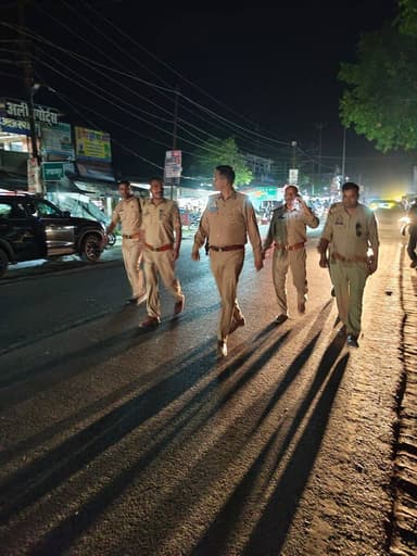 🚨 जनपद सुलतानपुर में सुरक्षा व्यवस्था सख्त!
पुलिस अधीक्षक सुलतानपुर @ipsCharuNigam के कुशल निर्देशन में #सुलतानपुर_पुलि...