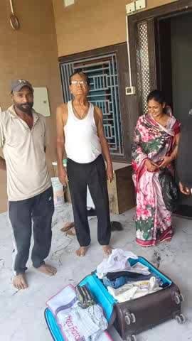 श्रीडूंगरगढ़: श्रीडूंगरगढ में ईमानदारी की मिसाल, युवकों ने लौटाया लाखों का बैग