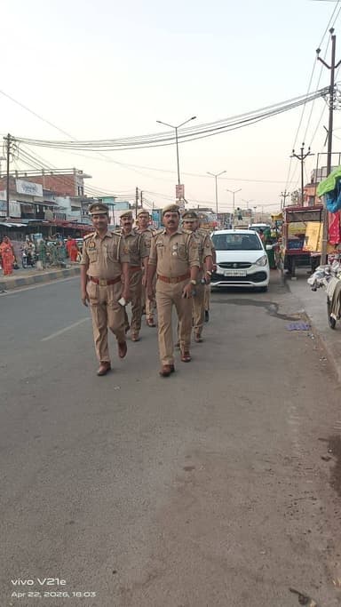 #BastiPolice प्रभारी निरीक्षक रुधौली मय पुलिस फोर्स द्वारा थाना क्षेत्र अंतर्गत शांति/सुरक्षा व्यवस्था बनाए रखने हेतु पै...