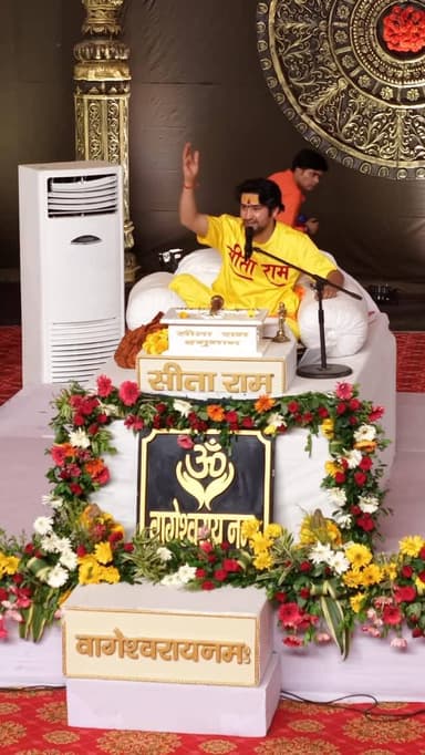 Dhirendra Krishna Shastri का प्रयागराज आगमन वास्तव में सनातन आस्था का दिव्य उत्सव बन गया। तीर्थराज Triveni Sangam में पा...