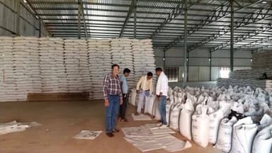 अपेक्स वेयर हाउस रूसल्लीसाहू लटेरी का निरीक्षण, गेहूं खरीदी की व्यवस्थाओं का जायजा लिया
..
अपेक्स वेयरहाउस रूसल्लीसाहू, ...