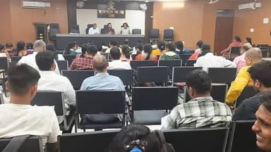 समाहरणालय बक्सर
जिला जन संपर्क कार्यालय
प्रेस विज्ञप्ति:- दिनांक: 22 अप्रैल 2026
जनगणना 2027 की तैयारियों के तहत आज सम...