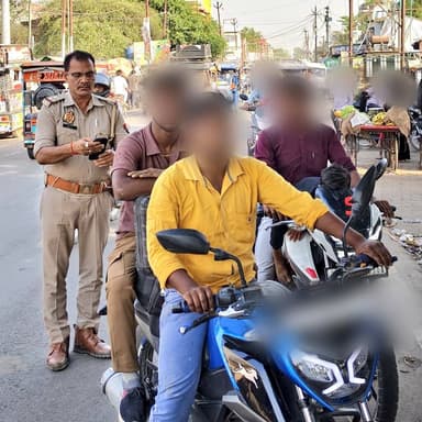 #SPBahraich के निर्देशन में,
जनपद में शांति एवं कानून-व्यवस्था बनाये रखने तथा यातायात नियमों का अनुपालन कराये जाने के दृ...