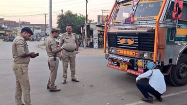 #SPGonda के निर्देशन में #सीओ_यातायात द्वारा यातायात नियमों के पालन एवं ध्वनि प्रदूषण की रोकथाम हेतु सघन वाहन चेकिंग अभि...