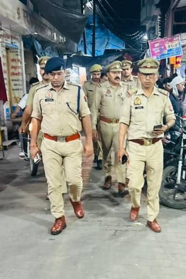 #SSP @moradabadpolice के निर्देशन में #CO_बिलारी द्वारा पुलिस बल के साथ अपराध नियंत्रण, कानून एवं शान्ति व्यवस्था तथा जन...