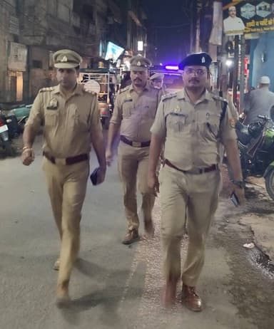 #SSP @moradabadpolice के निर्देशन में #CO_कटघर द्वारा पुलिस बल के साथ अपराध नियंत्रण, कानून एवं शान्ति व्यवस्था तथा जनमा...