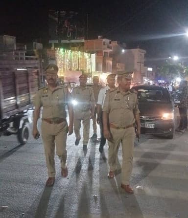 #HardoiPolice
पुलिस अधीक्षक हरदोई के निर्देशन में जनपदीय पुलिस द्वारा अपने-अपने थाना क्षेत्रान्तर्गत कानून/शान...