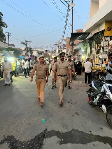 पुलिस अधीक्षक अमरोहा श्री लखन सिंह यादव के निर्देशन में समस्त थानों द्वारा कानून एवं शांति/सुरक्षा व्यवस्था कायम रखने हे...