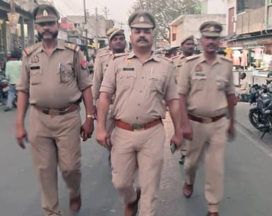 #SP_KSJ के निर्देशन में कासगंज पुलिस द्वारा कानून एवं शांति व्यवस्था और अधिक सुदृढ़ बनाये रखने हेतु थाना क्षेत्रांतर्गत ...