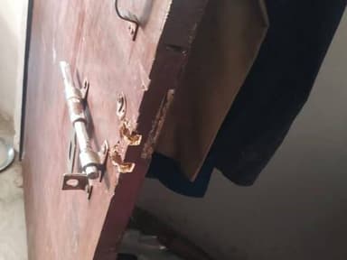 *शाहजहांपुर में दो मकानों में चोरी:* शादी से लौटे परिवार को मिले टूटे ताले, घर से नकदी-चांदी गायब, चौक कोतवाली क्षेत्र क...