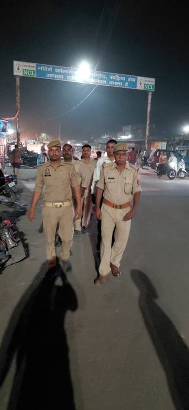 जनपद में कानून व्यवस्था के दृष्टिगत #SP_SBR के निर्देशन में सुरक्षा व्यवस्था बनाए रखने हेतु समस्त थाना/चौकी प्रभारी द्वा...