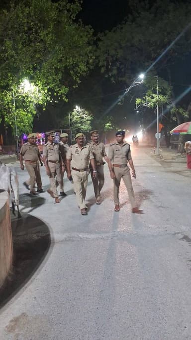 #SP_SBR के निर्देशन में कानून व्यवस्था के दृष्टिगत #CO_ओबरा द्वारा थाना ओबरा क्षेत्रान्तर्गत पैदल गश्त तथा संदिग्ध वाहनो...