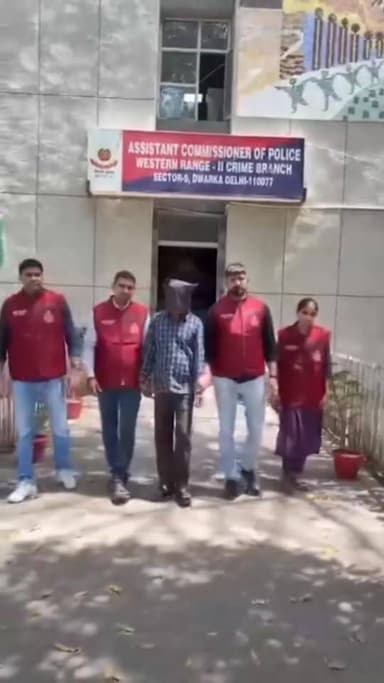 दिल्ली पुलिस की क्राइम ब्रांच इंस्पैक्टर अक्षय गहलोत की टीम ने बड़ी कामयाबी हासिल करते हुए एक शातिर इंटरस्टेट हाउस बर्गल...