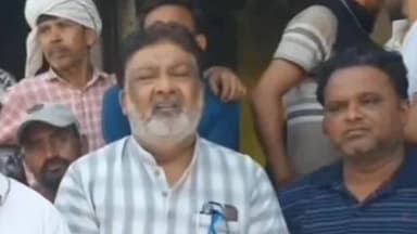 शिकोहाबाद: शिकोहाबाद में पूर्व चेयरमैन अब्दुल वाहिद ने अग्निकांड पीड़ितों को बांटी आर्थिक सहायता, बढ़ाया मदद का हाथ