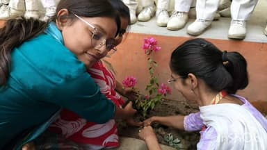 पड़वा: विश्व पृथ्वी दिवस पर रोजवेली आवासीय पब्लिक विद्यालय, तुकबेरा में हुआ पौधारोपण