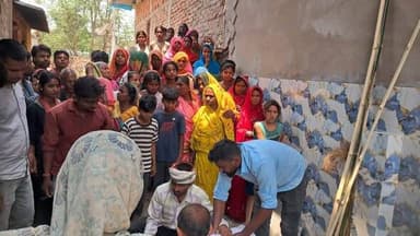 सोनबरसा सीतामढ़ी पथ के भगवान पुर और मुशहरी टोल के समीप एक ट्रैक्टर ने बाइक सवार को ठोकर मारने के बाद करीब आधा किलोमीटर घ...