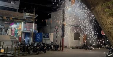 कुंआ चौक, हजारीबाग में बिजली के पोल में आग लगने से मची अफरा-तफरी
शॉर्ट सर्किट के कारण तारों में लगी आग, समय रहते बिजली क...