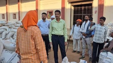 कलेक्टर प्रताप नारायण यादव ने उपार्जन केंद्रों का किया निरीक्षण,
=
किसानों की सुविधा पर दिया विशेष जोर
=
तौल व्यवस्था सु...