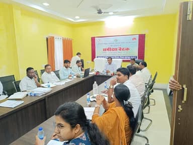 संभागीय संयुक्त संचालक डॉ. अनिल कुमार शुक्ला की अध्यक्षता में स्वास्थ्य विभाग की मासिक समीक्षा बैठक सम्पन्न
राष्ट्रीय क...