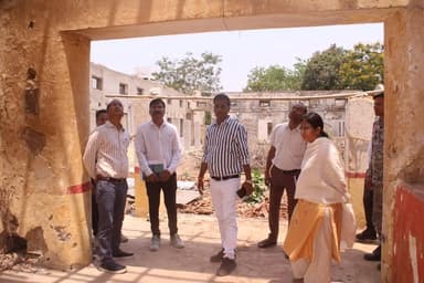 कलेक्टर डॉ. संजय कन्नौजे ने खेलभाठा मैदान के समीप निर्माणाधीन कम्पोजिट बिल्डिंग एवं ट्राइबल हॉस्टल जीर्णोद्धार कार्य का ...