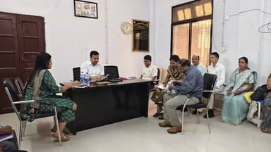 जिला निर्वाचन कार्यालय, खैरागढ़-छुईखदान-गण्डई के कक्ष क्रमांक 13 में आज त्रिस्तरीय पंचायत उपचुनाव 2026 के अंतर्गत फोटोयु...