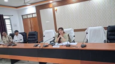 📢 जिला पदाधिकारी एवं पुलिस अधीक्षक के संयुक्त अध्यक्षता में उच्चस्तरीय समीक्षा बैठक 🚨
📍 दिनांक: 22 अप्रैल 2026 | स्थान:...