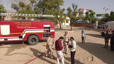 बांगड़ स्कूल पर 'एयर स्ट्राइक', बम गिरते ही मची अफरा-तफरी, प्रशासन ने किया सफल रेस्क्यू #boom #live