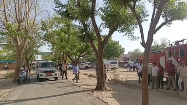 बांगड़ स्कूल पर 'एयर स्ट्राइक', बम गिरते ही मची अफरा-तफरी, प्रशासन ने किया सफल रेस्क्यू #boom #live