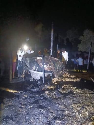 दरभंगा के रामपट्टी गांव में भीषण आग का तांडव; गाड़ी और मवेशी जलकर खाक।
दरभंगा जिले के रामपट्टी गांव में बीती रात भीषण आग...