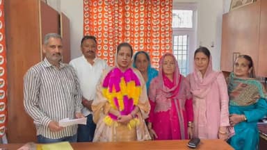 जिला परिषद के सरी वार्ड से नीरजा कुमारी ने उम्मीदवार के तौर पर भरी हुंकार